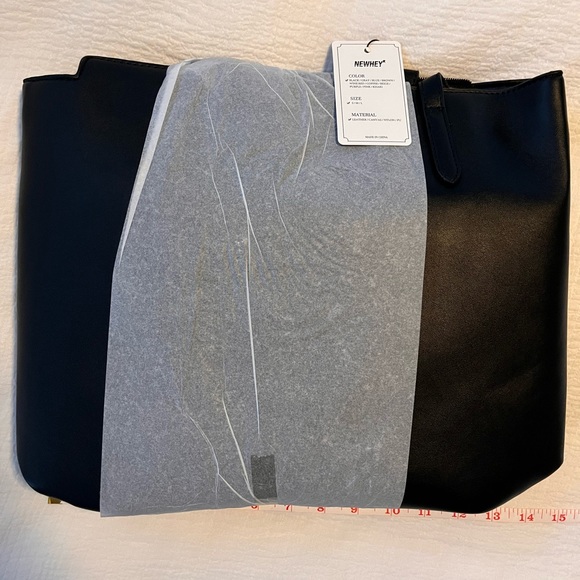 tablet/laptop tote with removable crossbody - brand new in the package - Picture 4 of 7